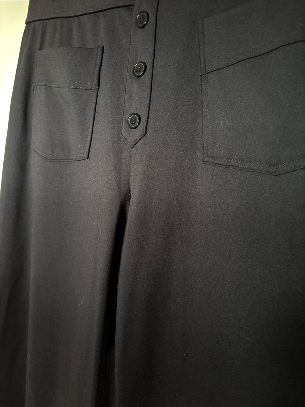 High Waisted black pants with front pockets and back pockets